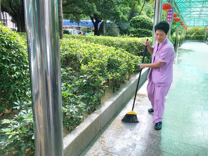 我院切实加强环境卫生管理和控烟工作着力推进文明示范医院建设